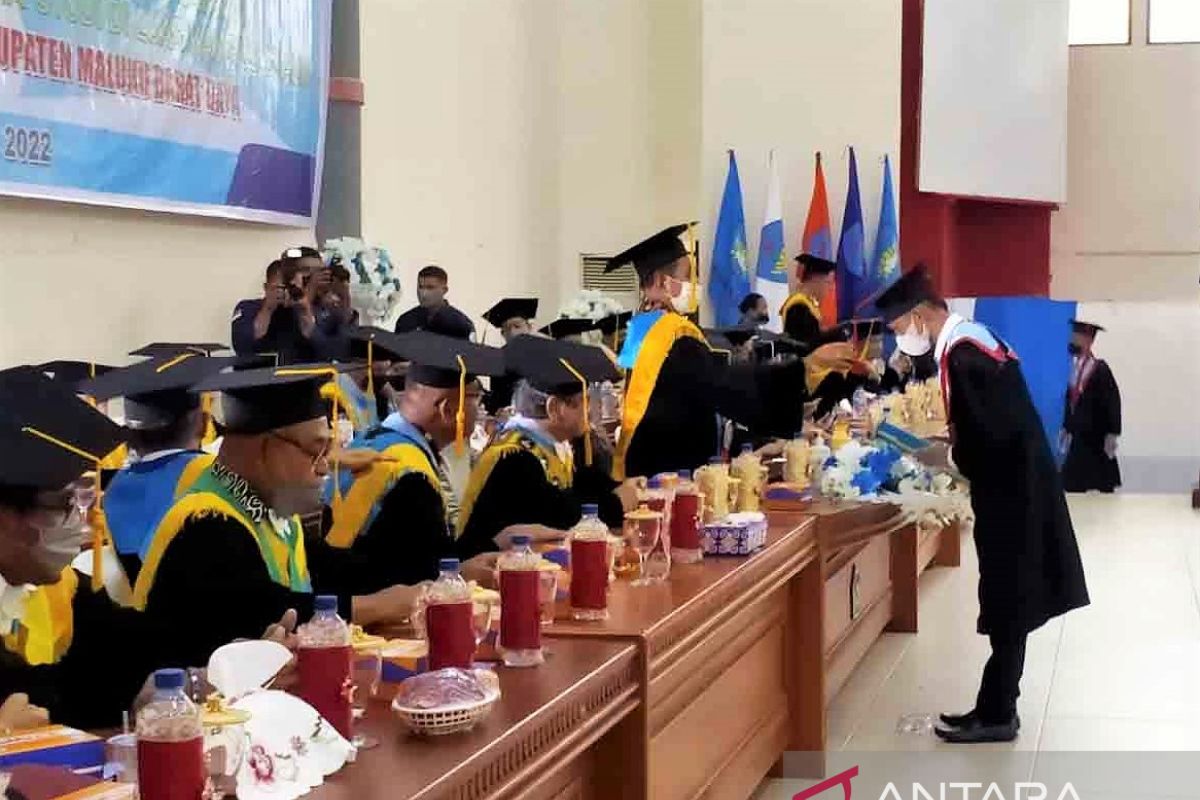 Rektor: Sarjana Unpatti Ambon jangan berperilaku eksklusif