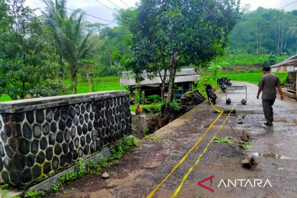 BPBD Cianjur siagakan alat berat di jalur mudik antisipasi bencana