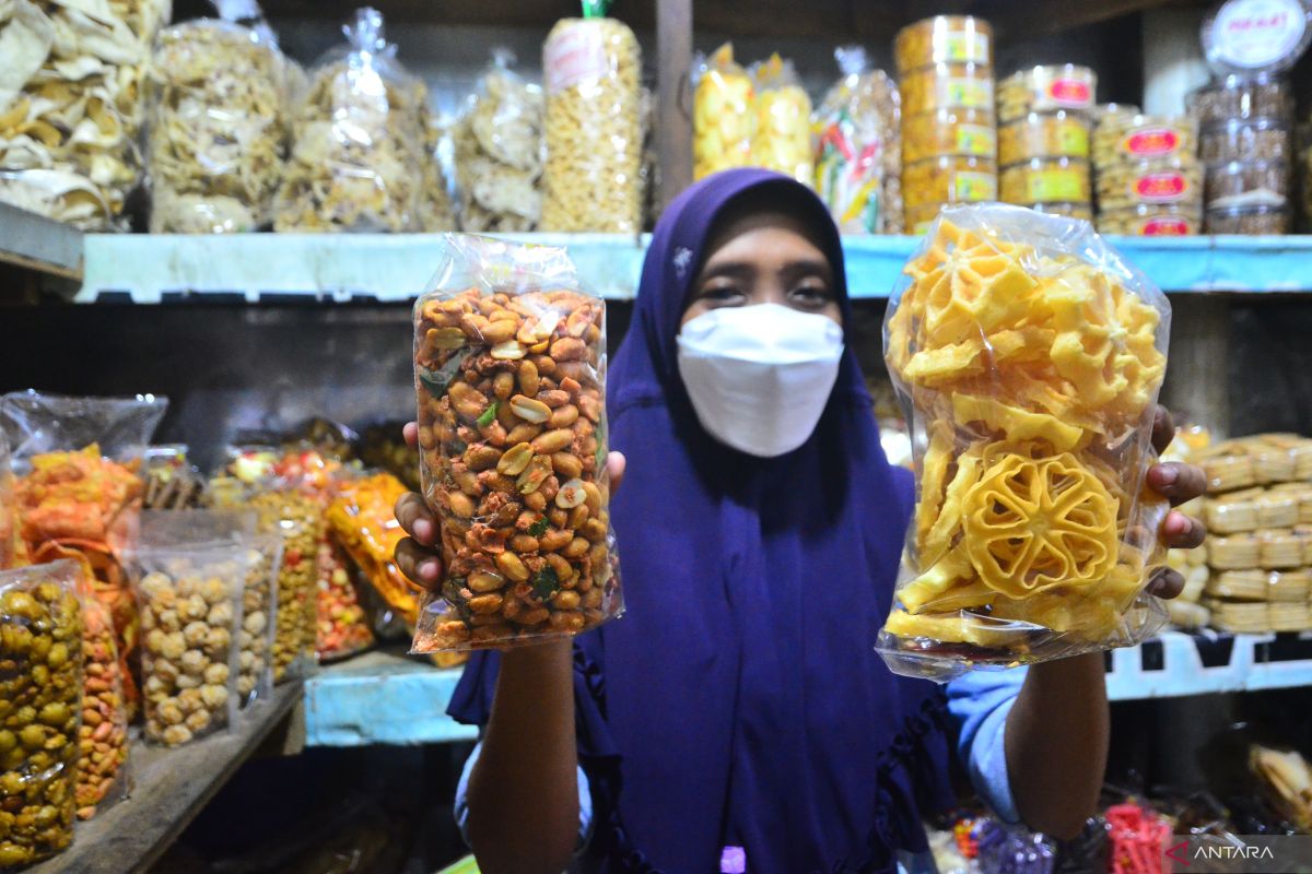 Kemarin, harga makanan turun redam inflasi hingga progres kereta cepat