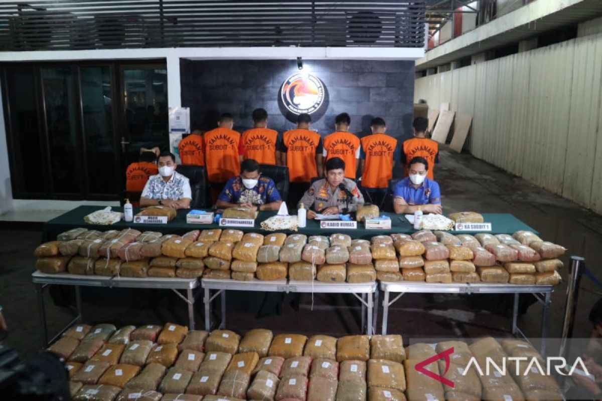 Police seize 471.6 kg of dried marijuana from eight suspects in Medan