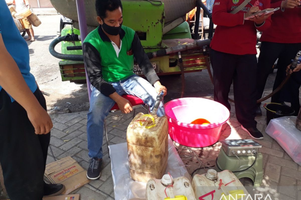 Pemkot Kediri distribusikan 6.000 kilogram minyak goreng curah subsidi ke pedagang