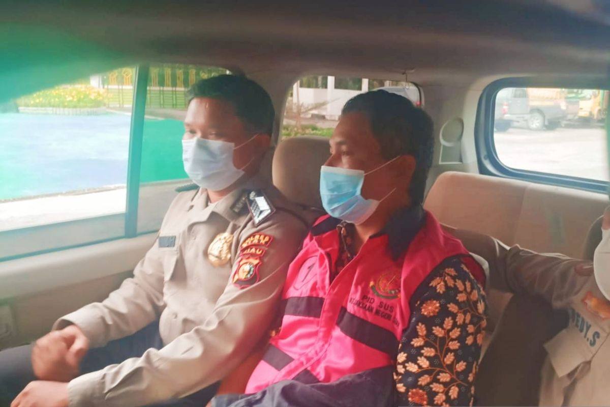 Kejari Siak tahan Penghulu Kampung Teluk Mesjid terkait penyelewengan anggaran Rp231 juta