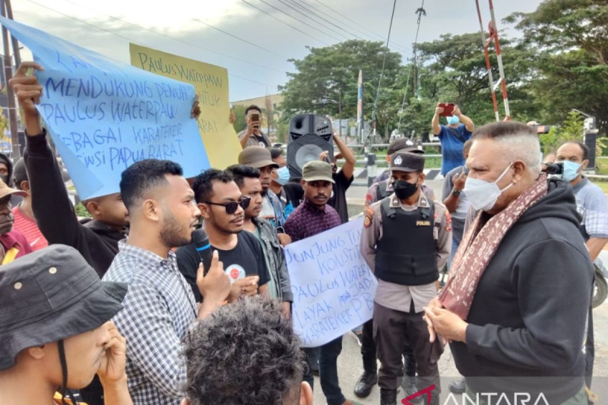 Masyarakat sambut Paulus Waterpauw minta kesediaan jadi penjabat Gubernur Papua Barat