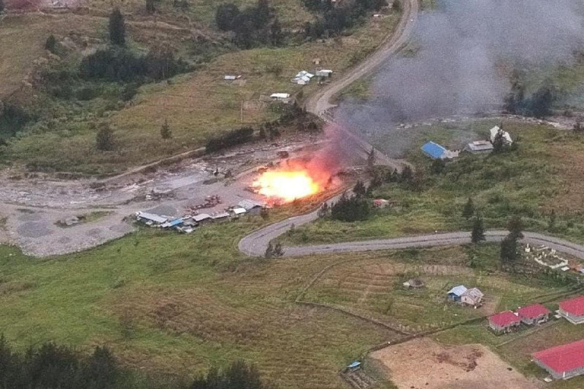 KKB bakar mes PT MTT di Ilaga Papua