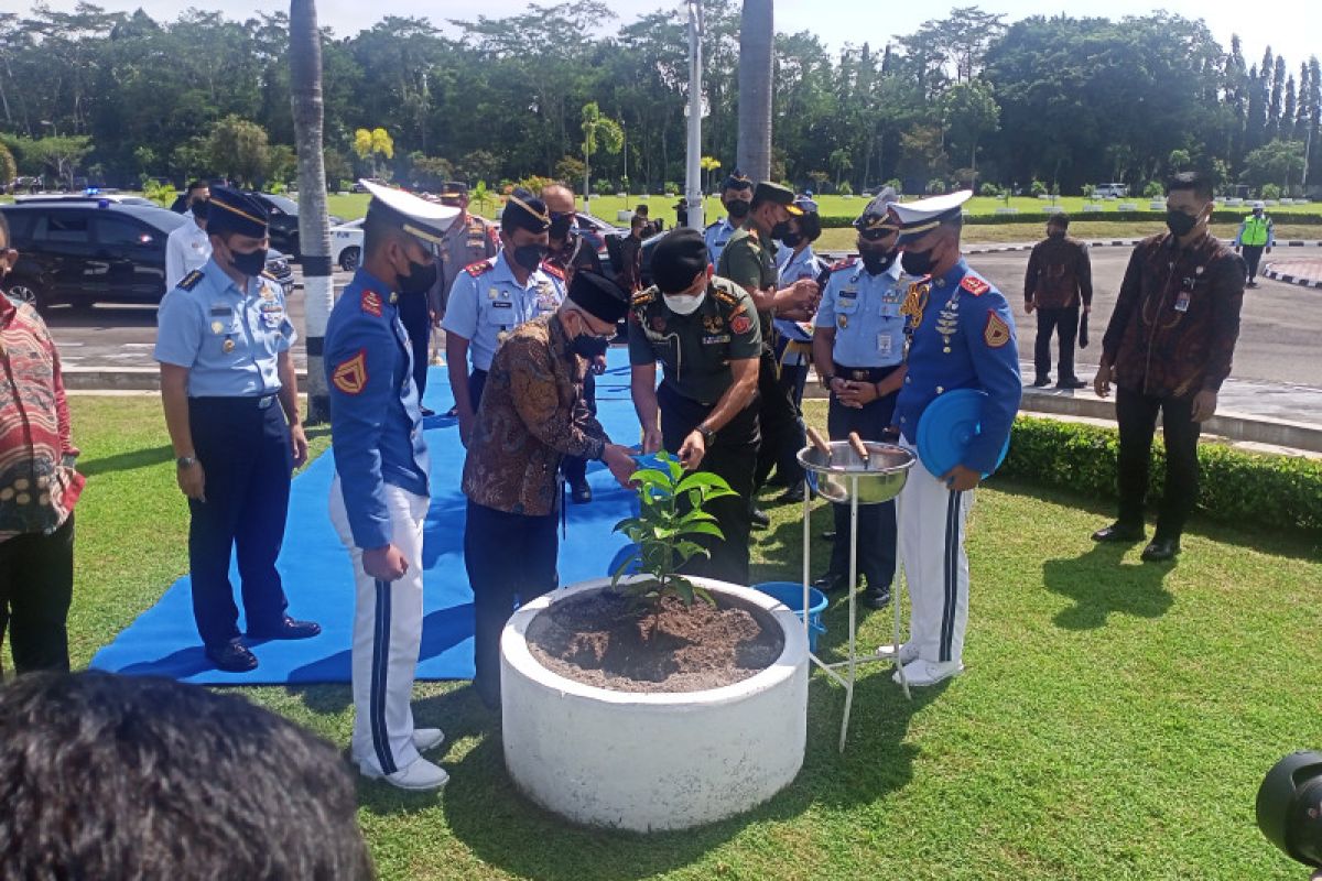 Wapres mengunjungi Mako Akademi Angkatan Udara Yogyakarta