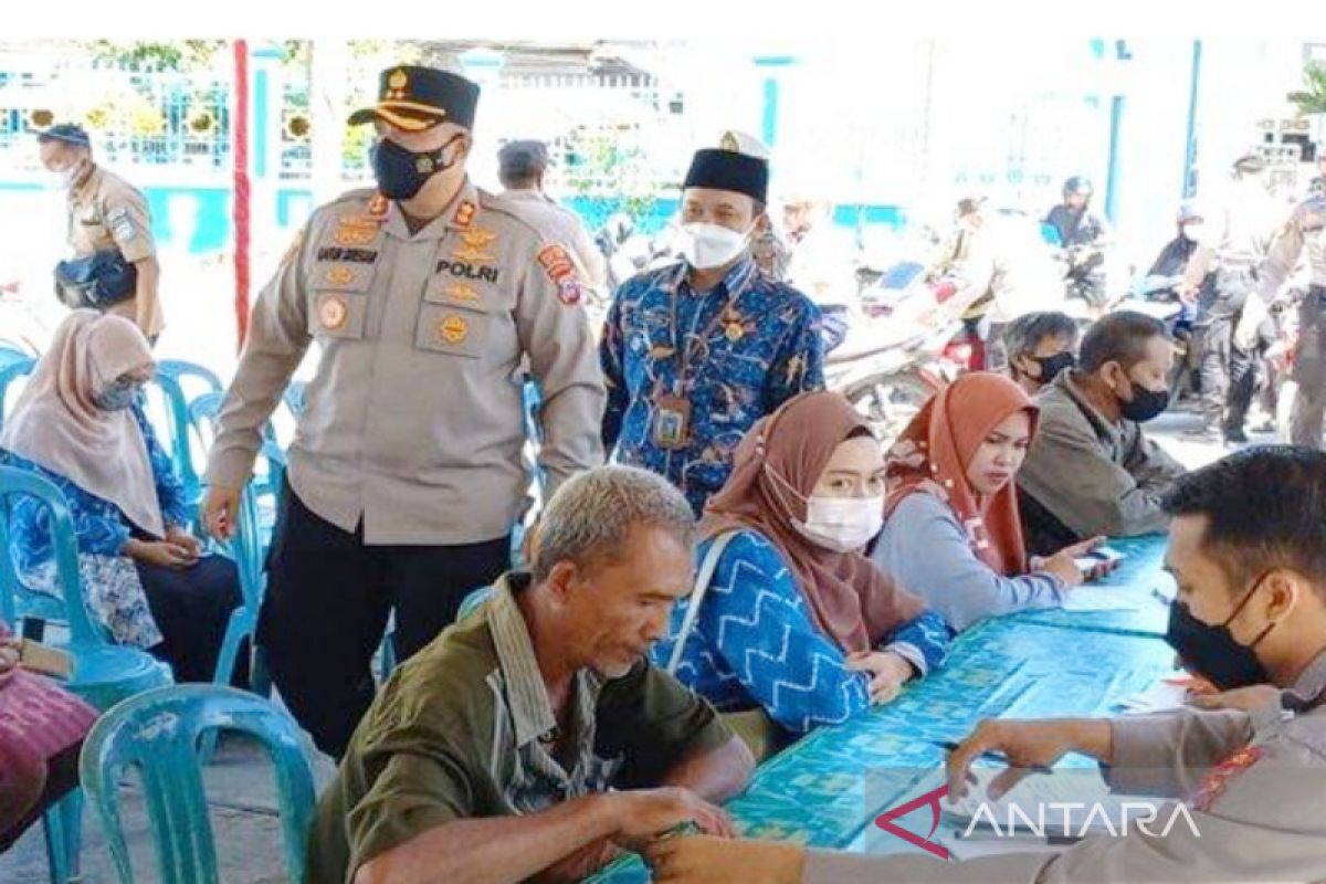 Polres Kotabaru vaksinasi jamaah Tarawih sukseskan gebyar 1 juta booster
