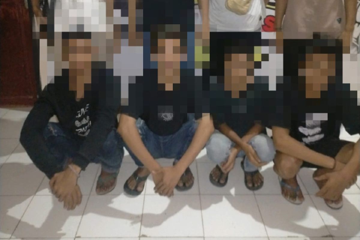 Polisi menangkap empat pelaku penganiayaan dengan busur panah di Bima