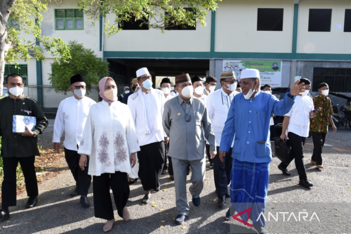 Deputi Gubernur BI serahkan bantuan PSBI di Alkhairaat Gorontalo