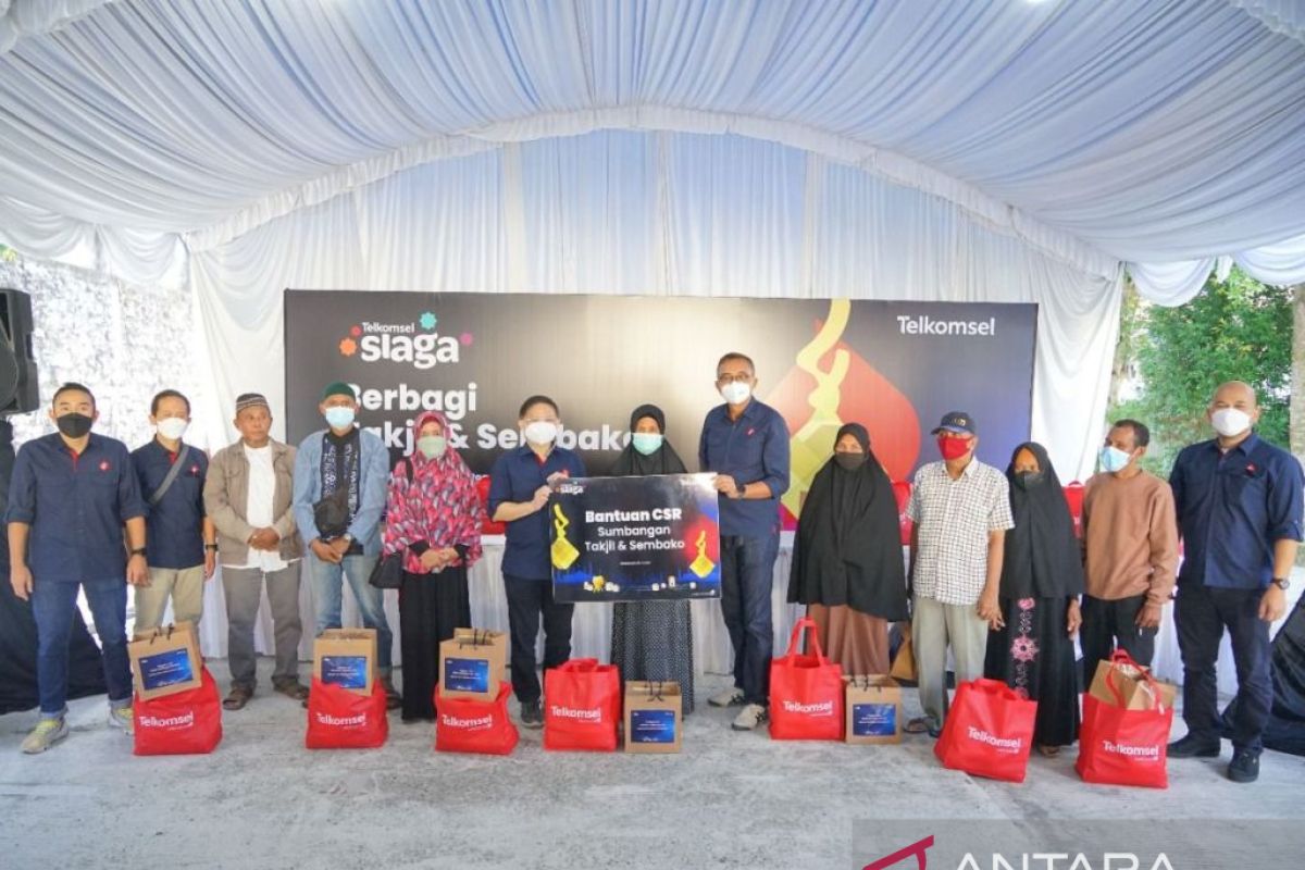 Telkomsel berbagi kebahagiaan Ramadhan di empat kota