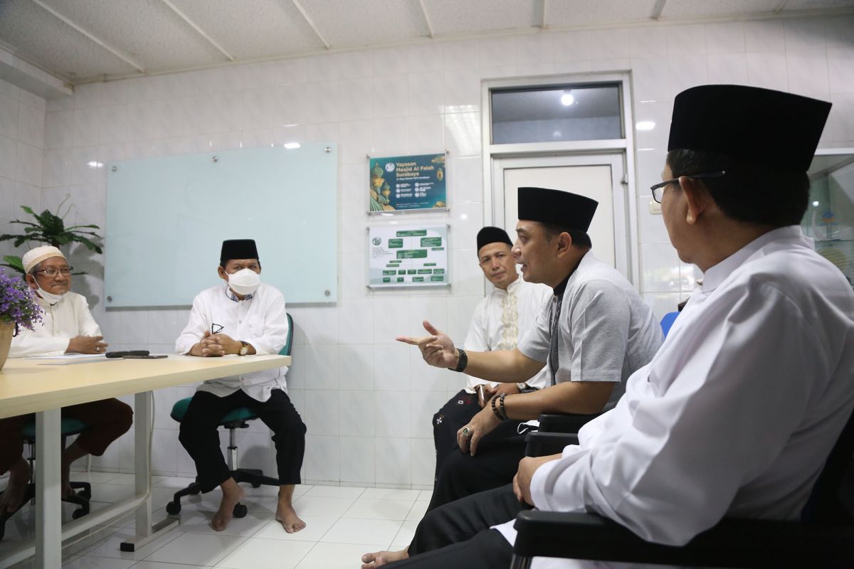 Eri Cahyadi gandeng Yayasan Masjid Al Falah entaskan kemiskinan di Surabaya
