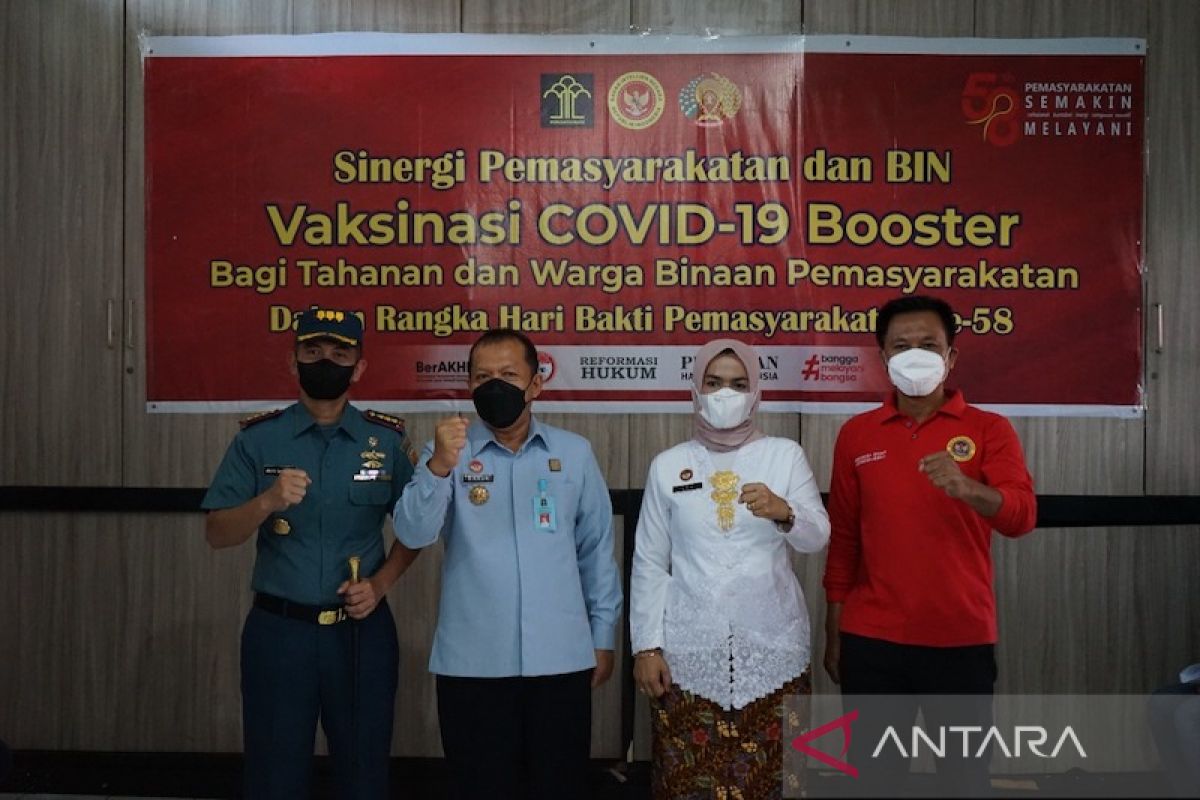 Petugas Lapas Perempuan Palembang pakai kebaya peringati Hari Kartini