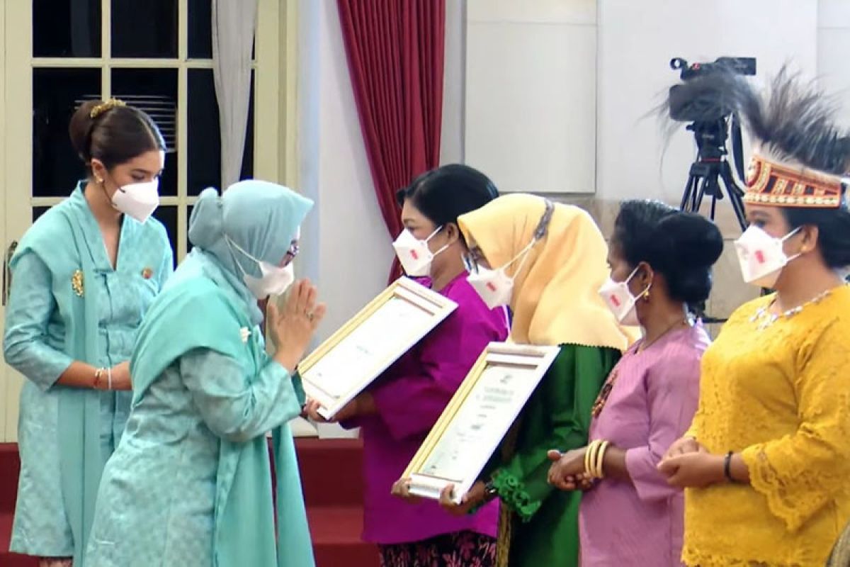 Guru honorer Aceh Selatan raih penghargaan Presiden