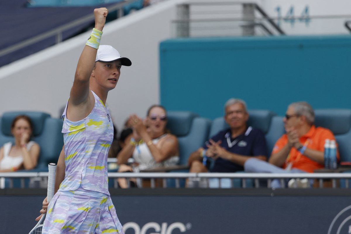 Kalahkan Raducanu, Swiatek maju ke semifinal Stuttgart Open