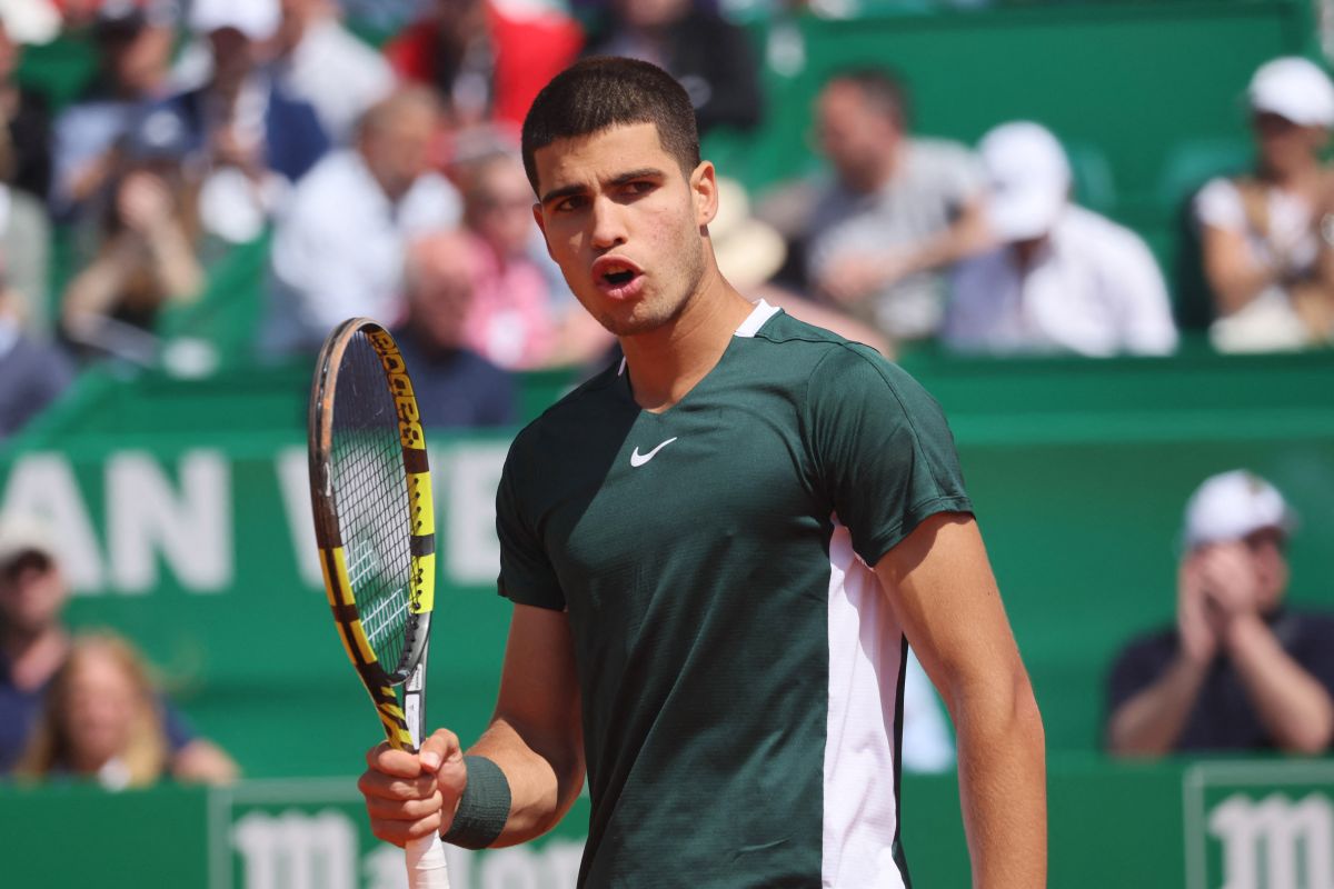 Tekuk Tsitsipas di Barcelona, Alcaraz masuk 10 besar dunia