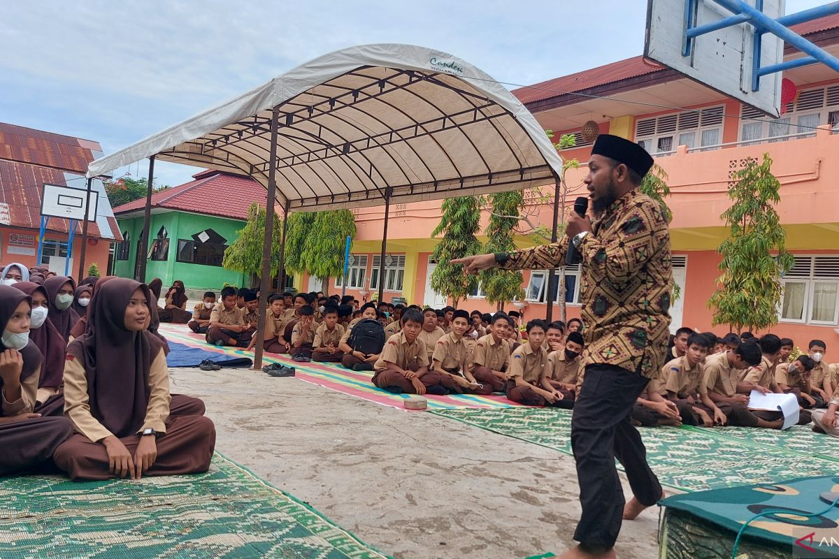 85 anak yatim SMPN 17 Banda Aceh terima santunan sekolah