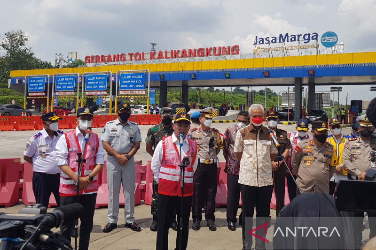 Menko PMK dan Menhub cek kesiapan gerbang Tol Kalikangkung