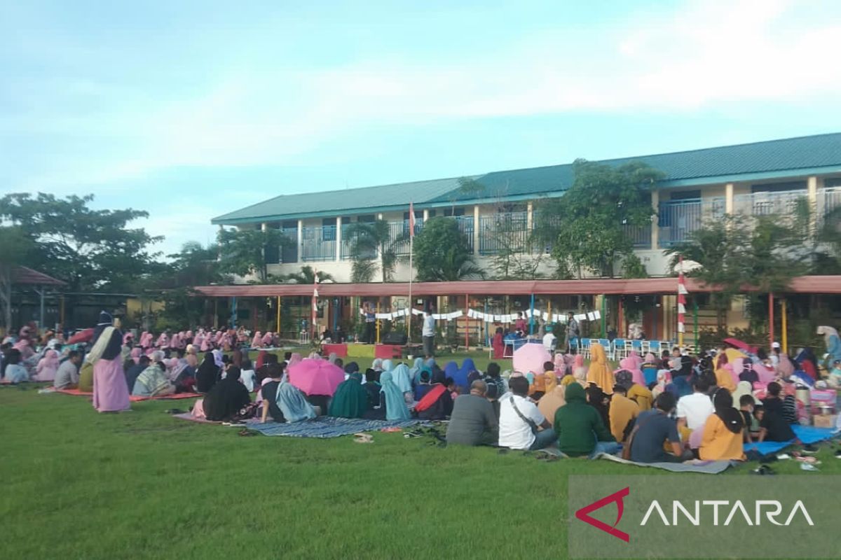 SDIT Samba di Bekasi bagikan 1.000 takjil