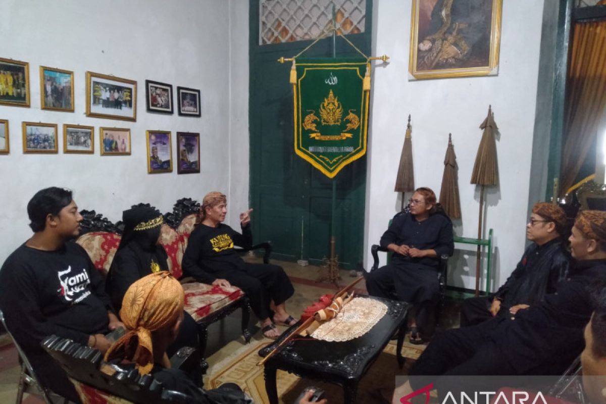 Keturunan Raden Aria Wangsakara berkunjung ke Keraton Sumedang Larang