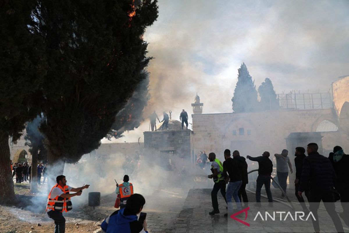 Warga Palestina dan polisi Israel kembali bentrok di Masjid Al-Aqsa