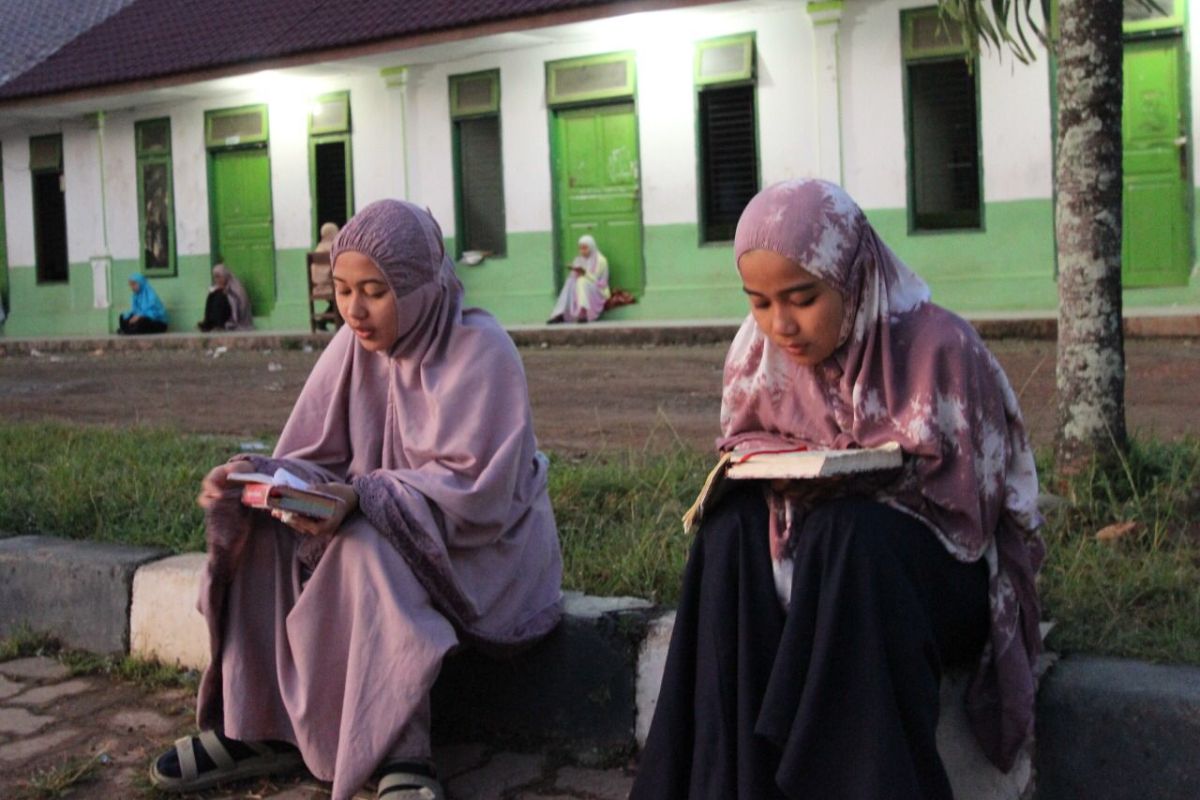 Sebanyak  13 santri Dayah Insan Qur'ani Aceh khatam hafal 30 juz selama Ramadhan