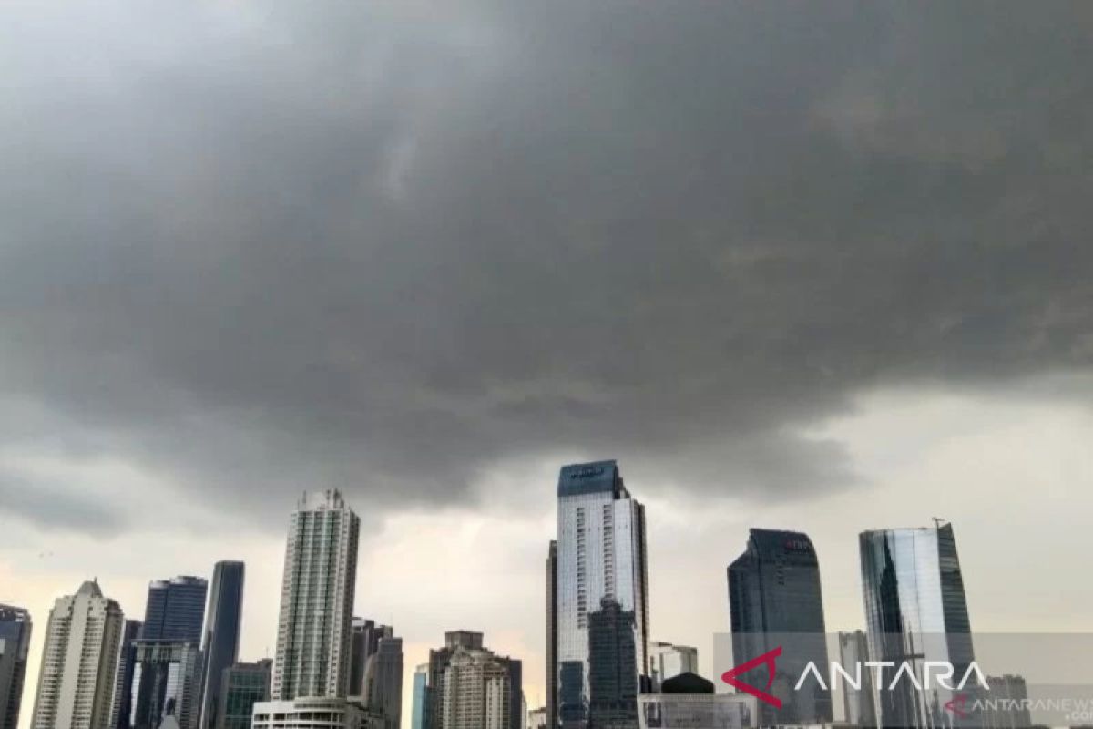 Awan hujan tumbuh di sejumlah kota besar pada akhir pekan