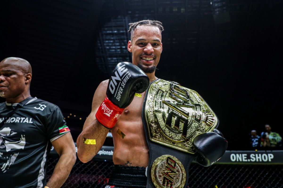 Regian Eersel  pertahankan gelar juara dunia ONE Lightweight Kickboxing