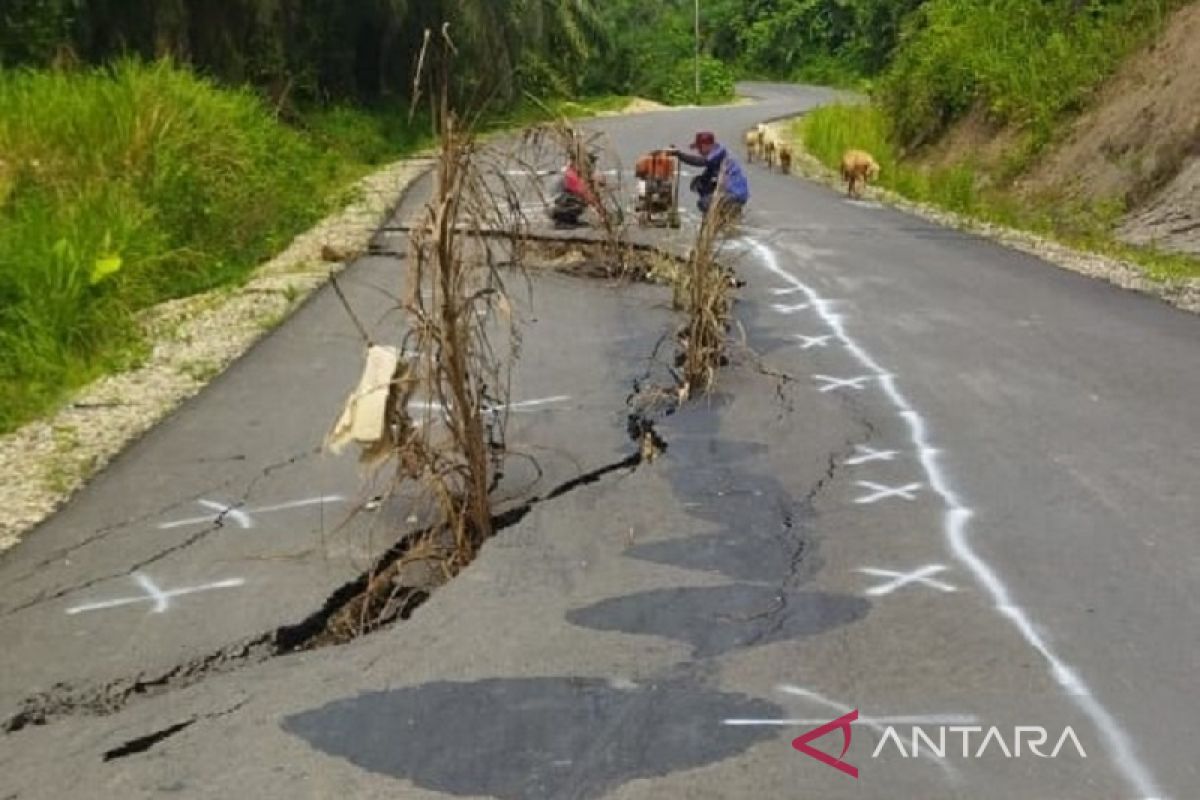 Jalan provinsi menghubungkan Aceh Tamiang dan Aceh Timur amblas