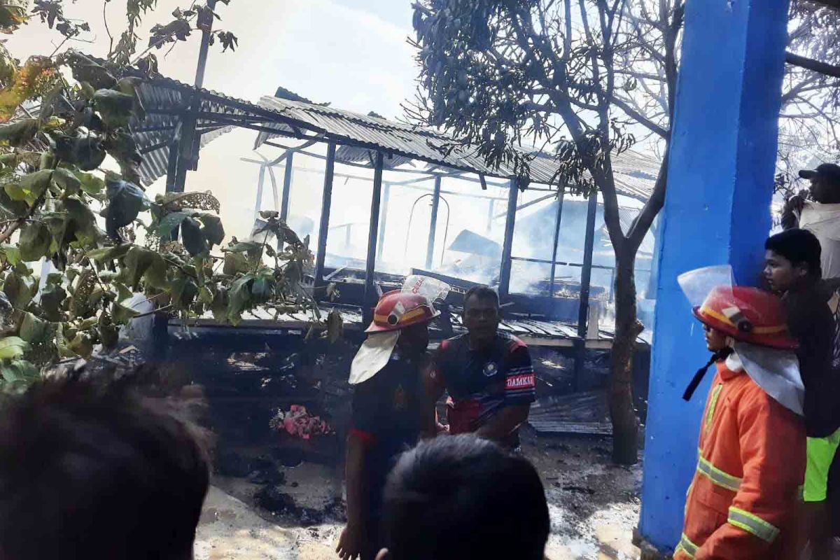 Rumah dan balai pengajian hangus terbakar