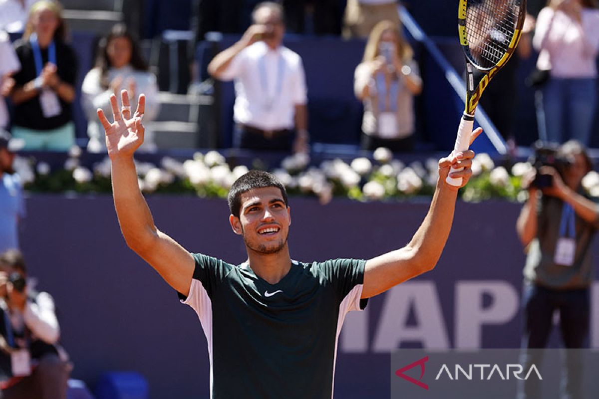 Alcaraz kalahkan De Minaur untuk bertemu Busta di final Barcelona Open