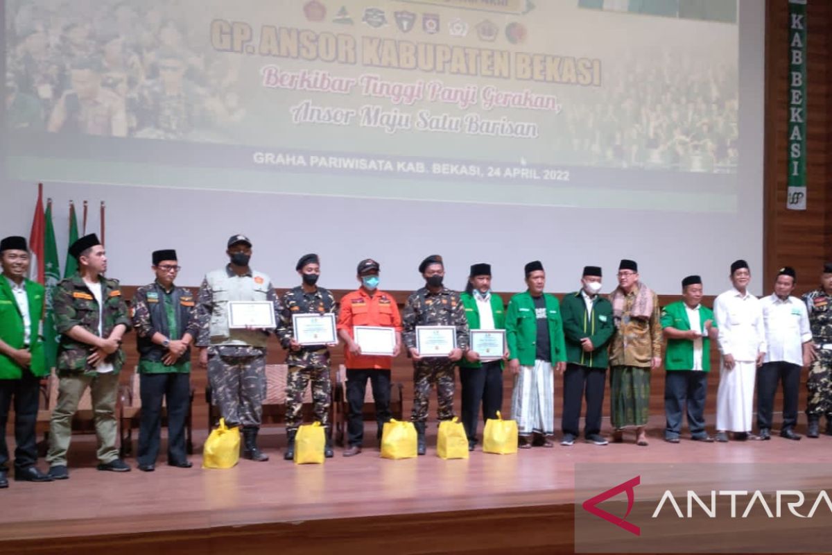 88 kader Ansor Bekasi terima penghargaan relawan COVID-19