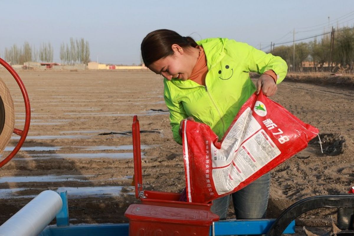 Kalangan pekerja di Xinjiang nikmati hak-hak buruh