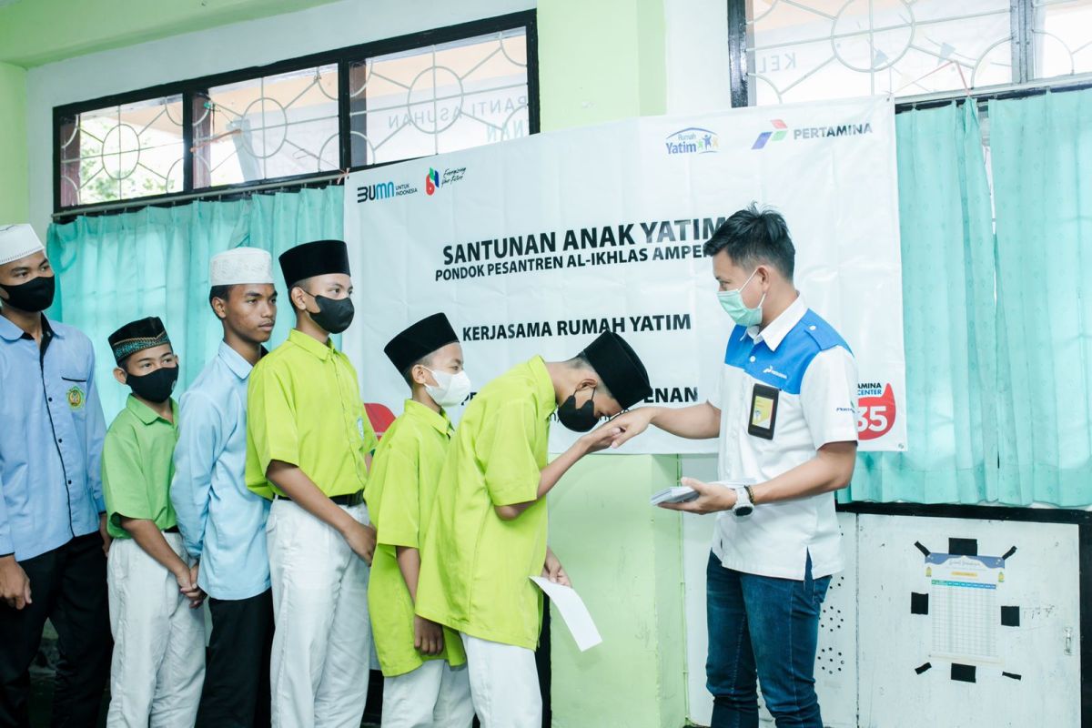 Rangkaian Safari Ramadhan 1443 H, Pertamina Berikan Santunan Anak Yatim di Ampenan