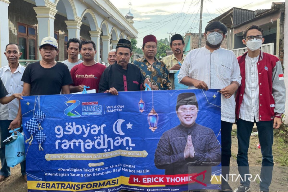 Relawan Erick Thohir salurkan bantuan untuk marbot di Kota Serang