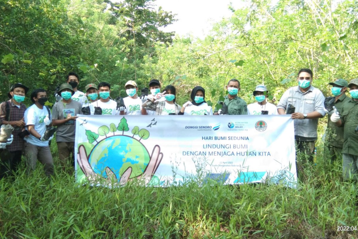 Peringati Hari Bumi, DSLNG tanam 350 pohon Kemiri