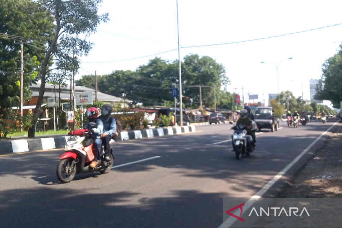 Pemudik bermotor mulai ramaikan jalur Pantura di Cirebon