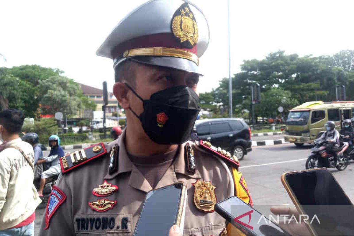 Polres Cirebon menutup putar balik kendaraan Jalur Pantura mulai Senin