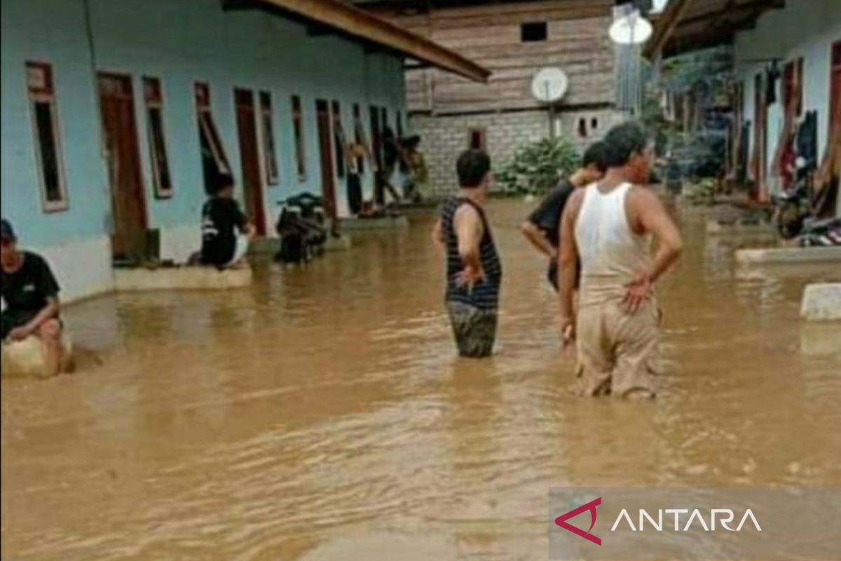 Banjir landa Desa Bahomakmur  Kabupaten Morowali