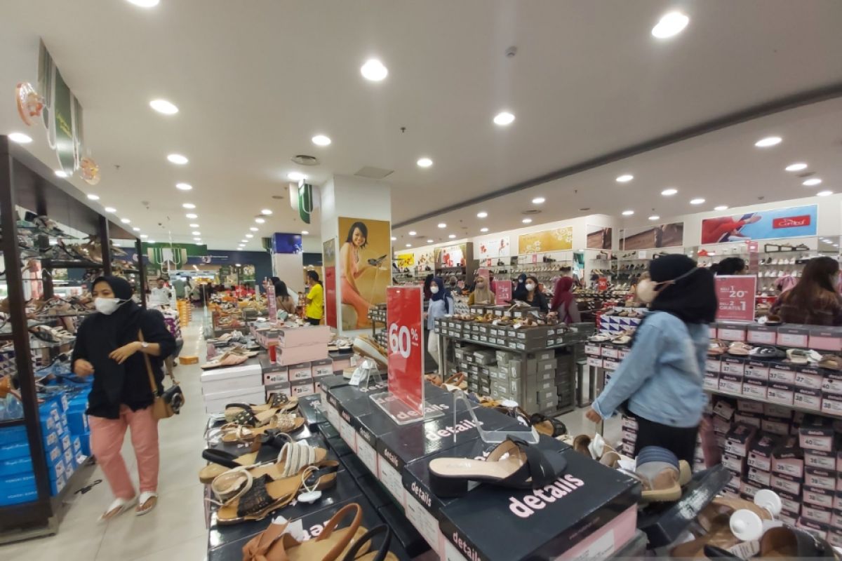 Warga serbu pusat perbelanjaan di Kota Palu  usai THR Idul Fitri cair