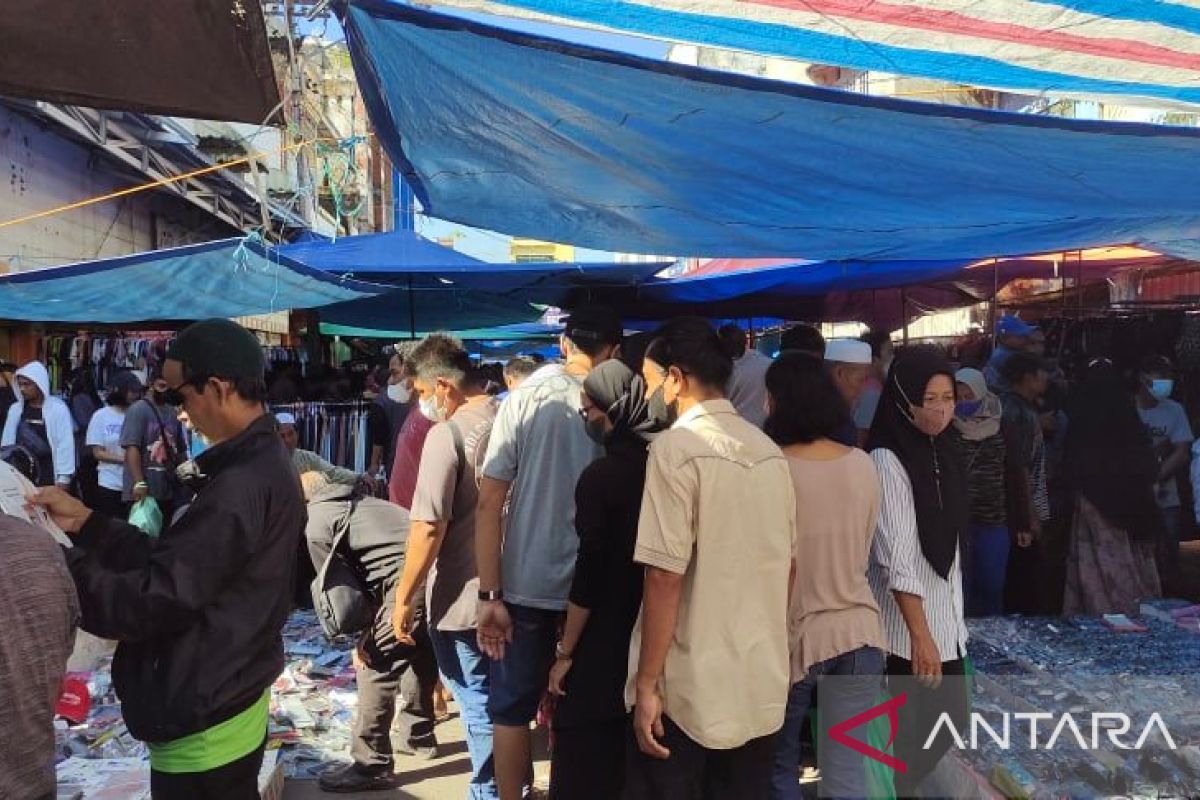 Pasar dalam Kota Banjarmasin diserbu masyarakat