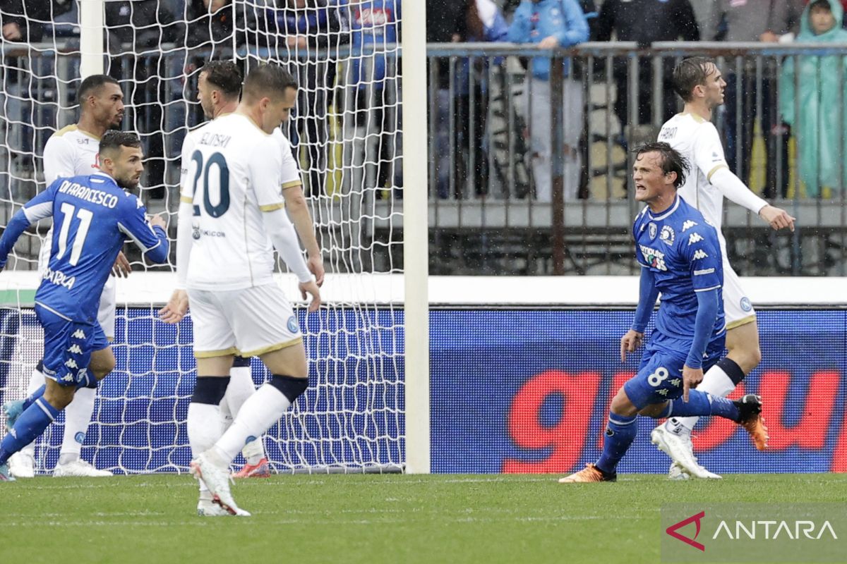 Seolah kena prank. Sempat unggul dua gol, Napoli kalah 2-3 lawan Empoli