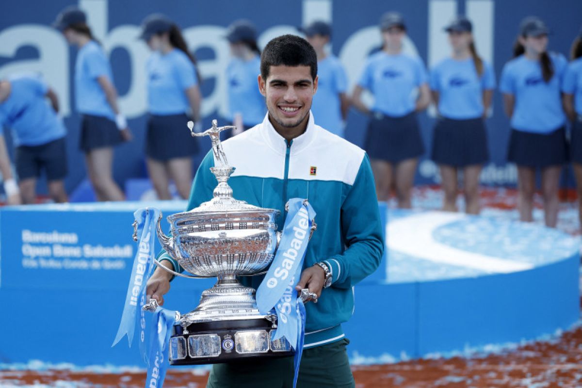 Carlos Alcaraz mengekor sukses Nadal dengan gelar Barcelona Open