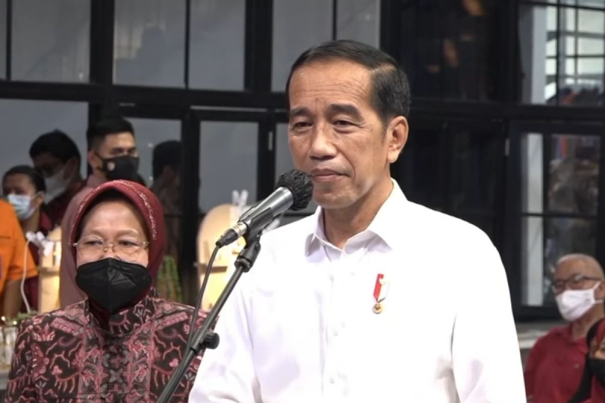 Presiden Jokowi ingatkan BLT minyak goreng bukan untuk belanja pulsa