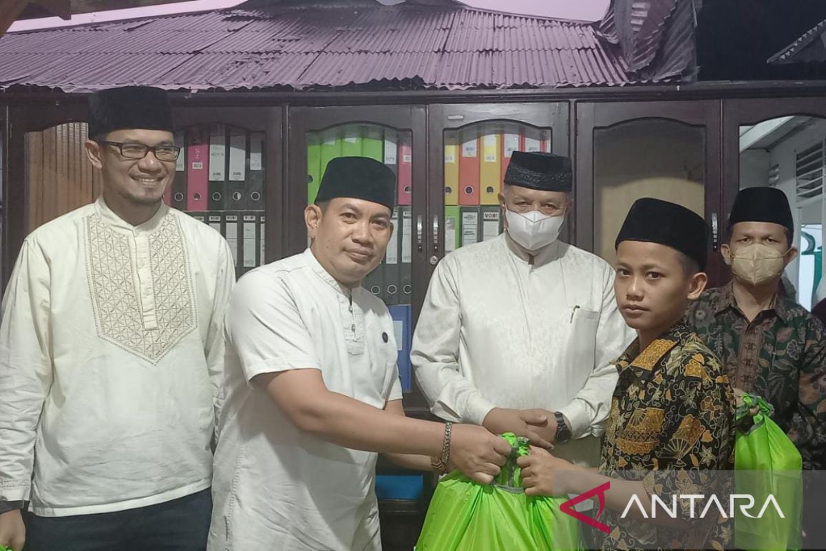 BNNK Solok berikan santunan dan buka bersama anak yatim