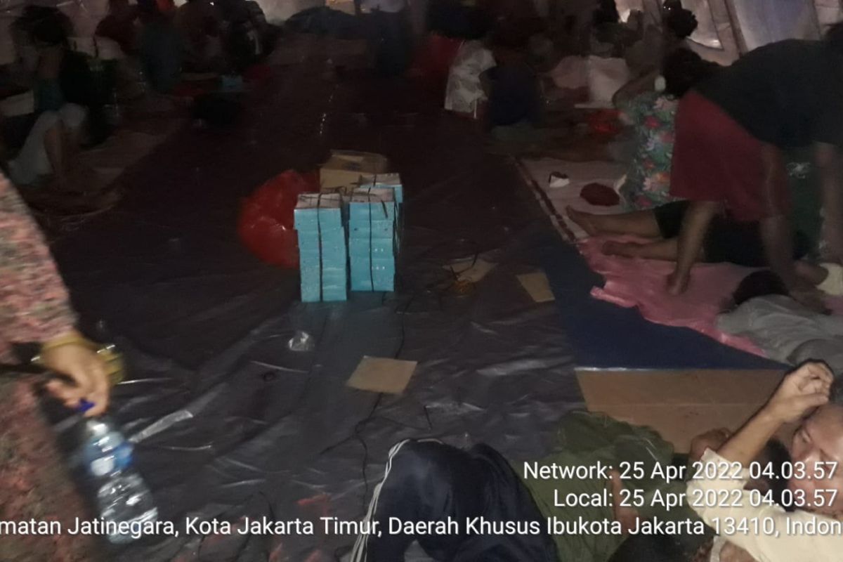 Tiga tenda pengungsian didirikan di lokasi kebakaran Pasar Gembrong