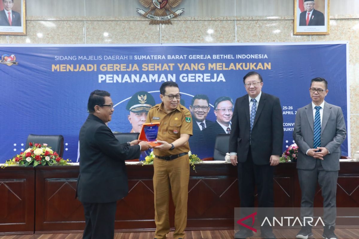 Ajak Bersama Bangun Keharmonisan, Gubernur Sumbar Buka Sidang Majelis Daerah GBI