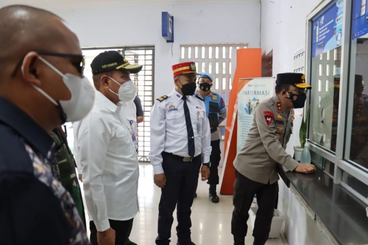 Kapolda-Pangdam dan Gubsu tinjau persiapan PT.KAI di stasiun Tebing Tinggi