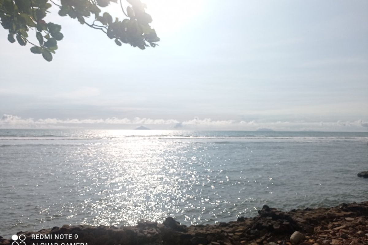 Nelayan dan wisatawan diminta tidak mendekati Gunung Anak Krakatau