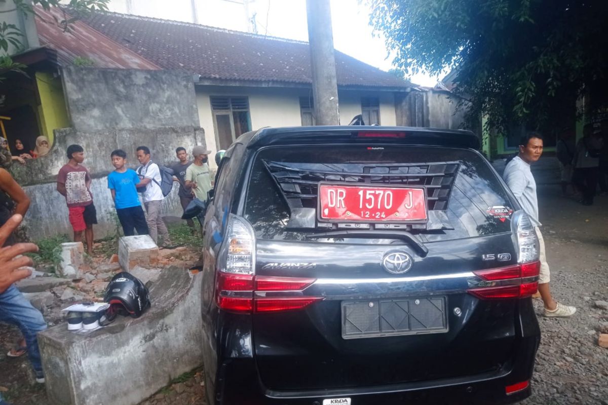 Ralat: Mobil dinas seruduk motor di Jalan Rempung-Labuhan Lombok bukan milik OPD Lombok Tengah