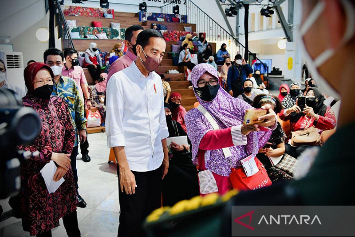 Jokowi: BLT minyak goreng jangan untuk beli pulsa