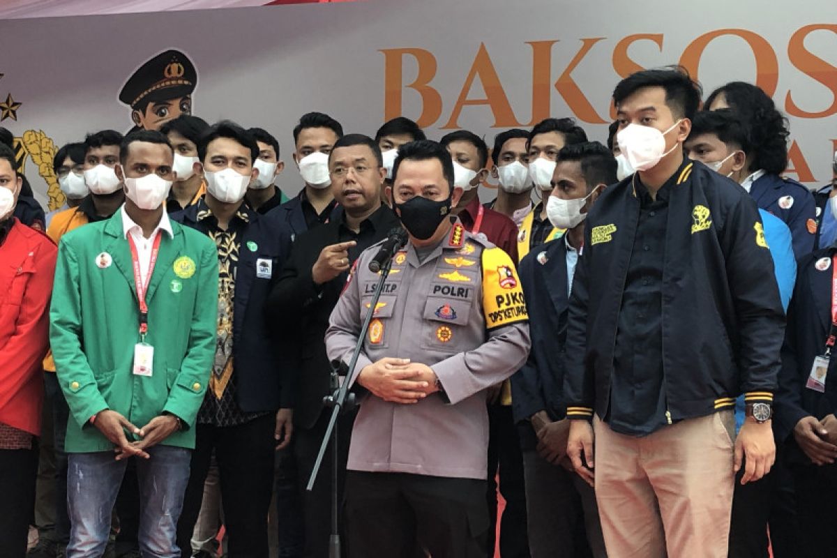 Kapolri apresiasi Polri-Mahasiswa bagikan 30 ribu paket sembako